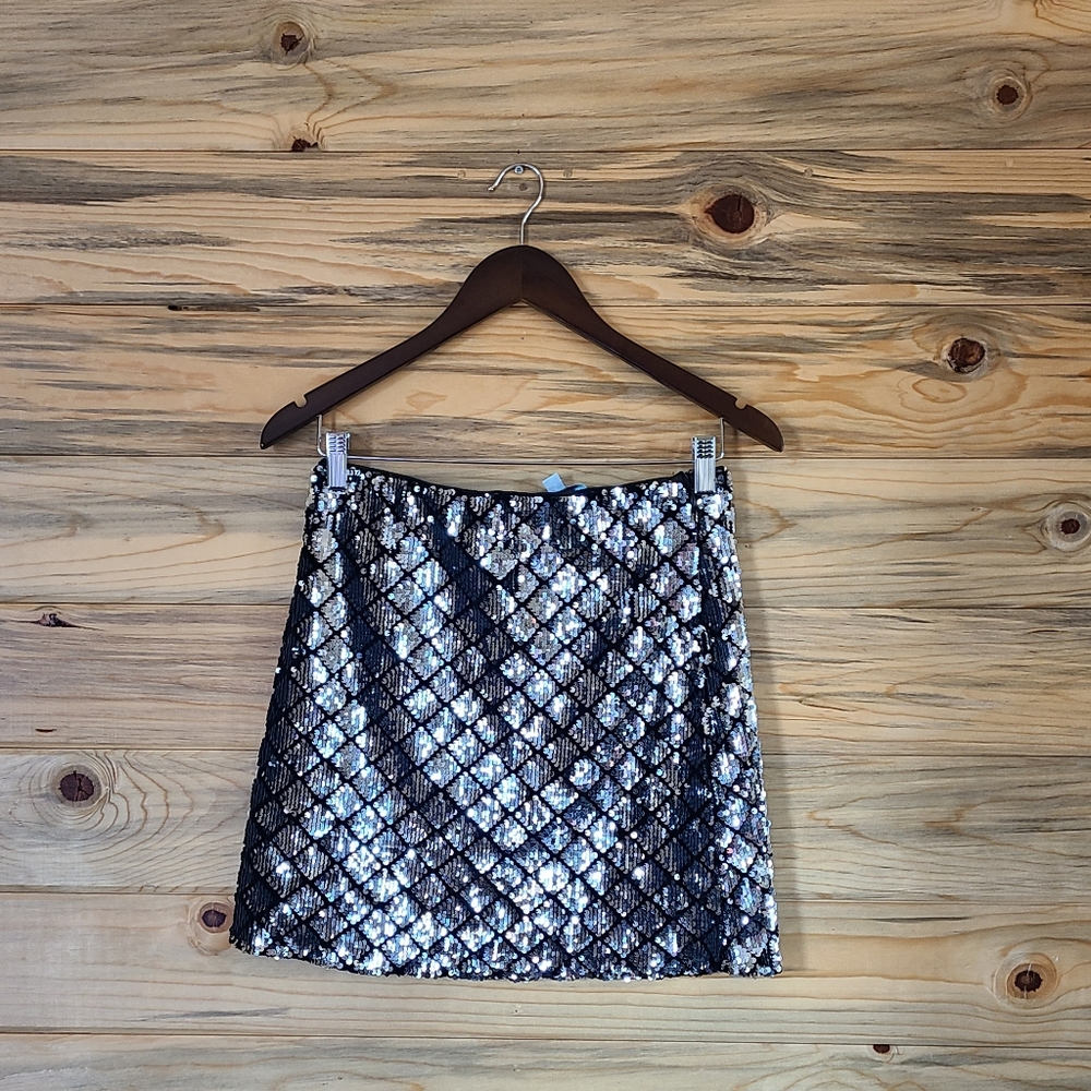 She & Sky Ladie Silver Mini Skirt,  Small.